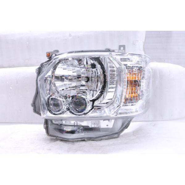 トヨタ ハイエース 200系 左ヘッドライト KOITO 26-137 トヨタ ハイエース 200系 左ヘッドライト KOITO 26-137 トヨタ