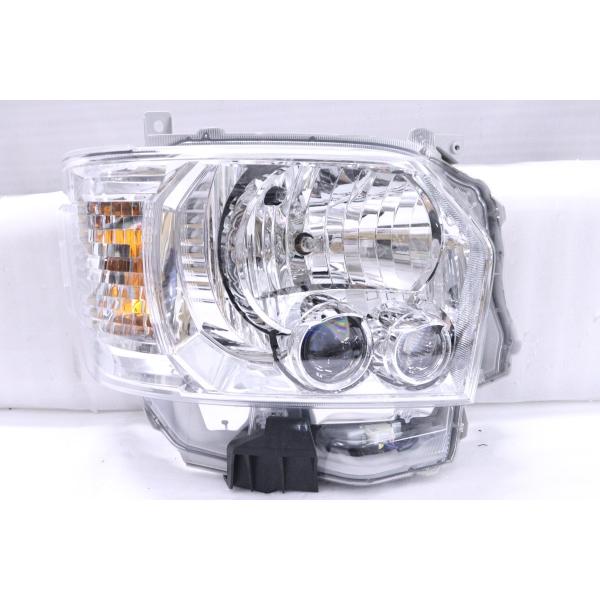 ハイエース　右ヘッドライト 34-2482☆美品 4型〜 LED 200系 ハイエース☆右ヘッドライト