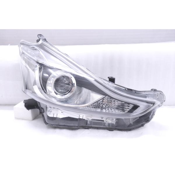 34-607☆後期 LED ZVW40W プリウスα☆右ヘッドライト KOITO 47-65 打刻