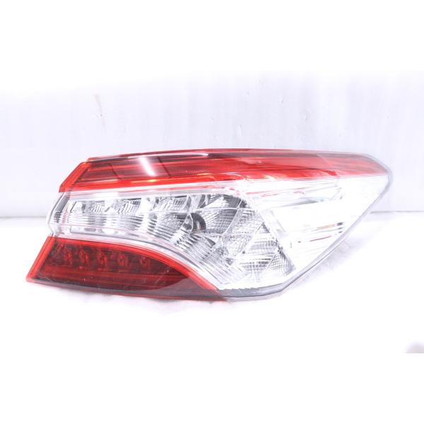 m*ω様 トヨタ　カムリ　AXVH70 右テール　KOITO 33-242 34-853☆美品☆前期 LED AXVH70 カムリ☆右テールライト KOITO
