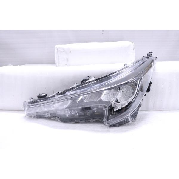 35-1672☆美品☆LED NRE210H カローラスポーツ HV☆左ヘッドライト