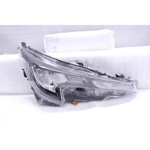 35-1674☆美品☆LED NRE210H カローラスポーツ☆右ヘッドライト KOITO