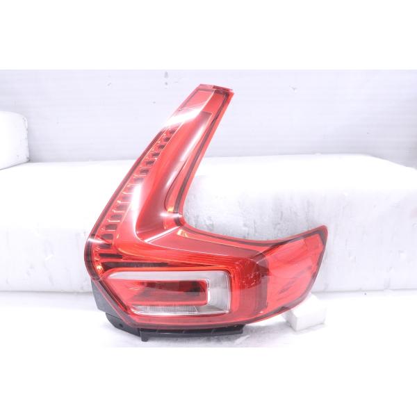 VOLVO ボルボ純正テールランプ 右側のみになります enishigo_3y-1907