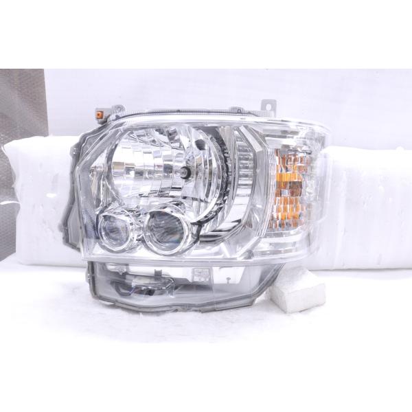 ハイエース　4型　純正ヘッドライト　左 新車外し 美品】トヨタ 200 ハイエース 4型~ 純正 ハロゲン