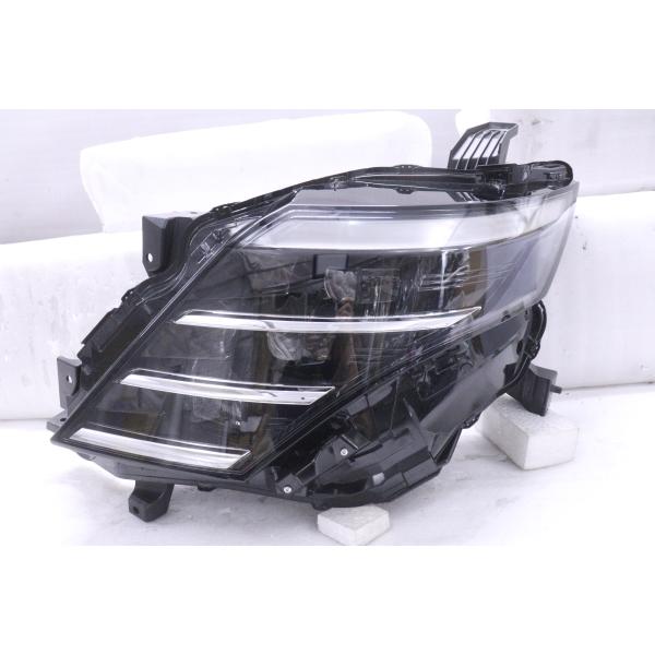 た*ち様 日産セレナ左(助手席側)ヘッドライト　美品　KOITO100-237A 4Y-965☆【値下】美品☆LED C28 セレナ☆左ヘッドライト アダプティブ