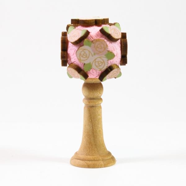 ピンクのお花をあしらったランプ。別売の【wooderful life DIYオルゴール 回転ベース】にお好みのレイアウトで接着してオリジナルオルゴールを作ることができます。あなただけの組み合わせでお気に入りのオルゴールに。追加でメッセージプ...