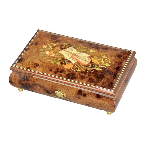 高音質な30弁タイプのオルゴール。普及タイプの18弁オルゴールよりも演奏時間が長く、音域も広いため、音楽性豊かな演奏が可能です。小物入れのついたエレガントな象嵌細工の30弁用ボックスです。