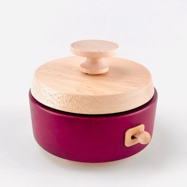 ベースが回転する機構付きのオルゴールケースです。ベースにオブジェを置いて、お好みのオルゴールに飾り付けることが可能なDIYタイプのオルゴール。この商品はケースのみです。こちらの商品に組み込み可能な「神戸オルゴール」のメカを一緒にカートに入れ...