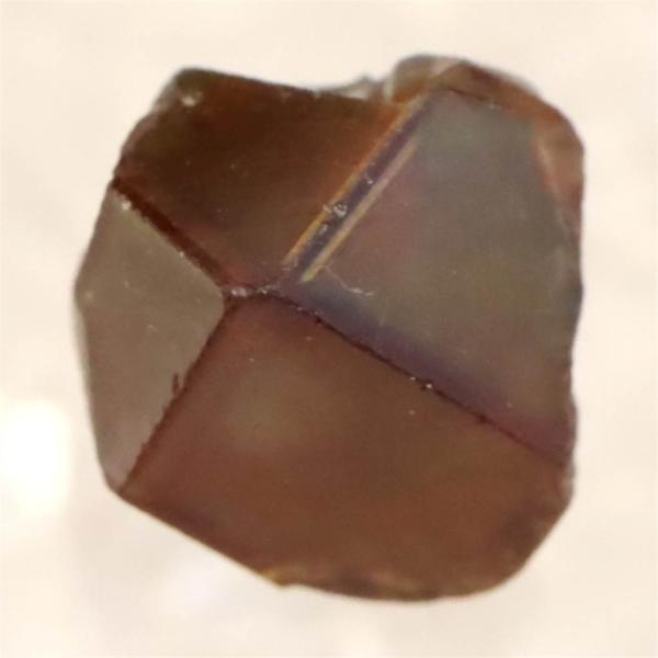 奈良県天川村産 レインボーガーネット  8mm原石 0.7g 【榎本通商25567】