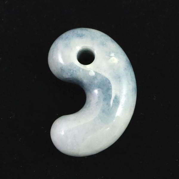 糸魚川翡翠 小滝産 33mm 勾玉 ブルー ディレクトリーカード付 16.19g