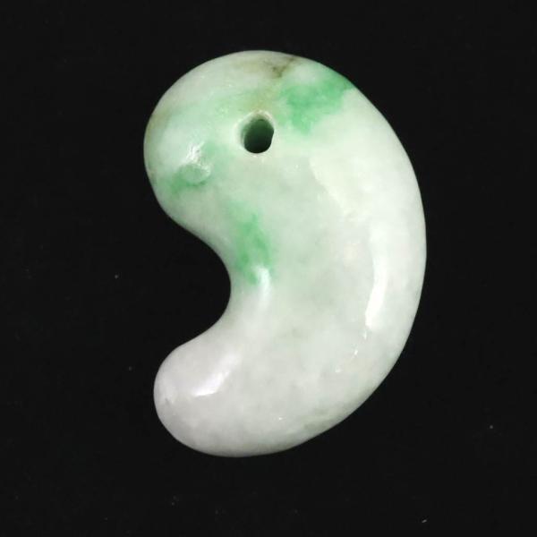 糸魚川翡翠‼️小滝産地‼️勾玉‼️大変に美しい柄‼️希少‼️破格出品‼️送料無料‼️ 糸魚川翡翠 ヒスイ 小滝産 薄緑 31mm勾玉 ディレクトリカード付 13.19g