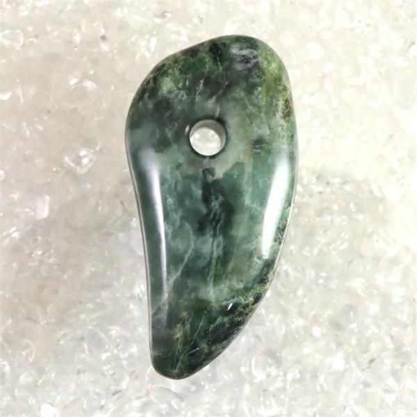 糸魚川翡翠 ヒスイ 小滝産 緑 56mm勾玉 ディレクトリカード付 33.3g