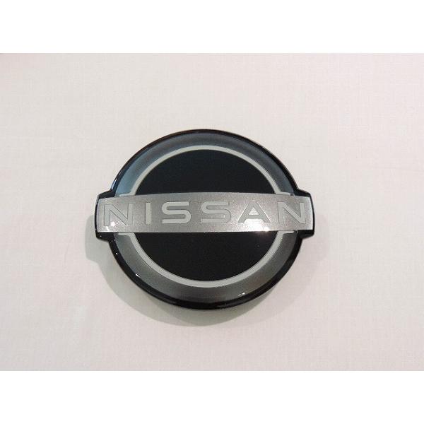 日産　エクストレイルT33エンブレム3点セット 新品】 ニッサン純正 T33 エクストレイル 用 新ニッサン フロント
