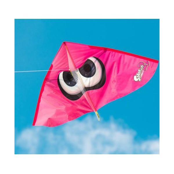 インクリングのデザインが超イカしてる☆ゲームで人気の『スプラトゥーン2』のカイト。横幅は大きめ約116cm。お正月に友達や家族と、揚げてみるのはイカがでしょうか。■商品サイズ・パッケージサイズ：W120mm×H690mm×D19mm・本体サ...