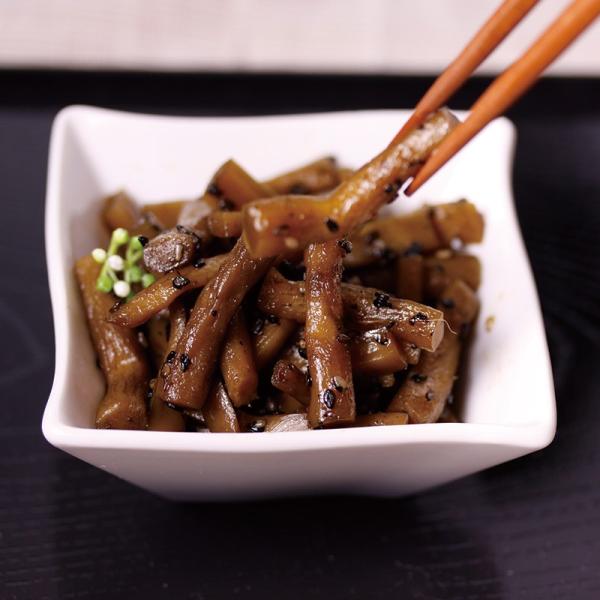 口の中いっぱいに広がる黒胡麻の香ばしい風味と味わい、山ごぼうぼ豊かな旨味をお楽しみください♪ごはんのおかず、お茶請け、お酒のおつまみにとどんな場面にも合います。ホテルエピナール那須オリジナルパッケージ。贈答用にもご利用ください。＊200g