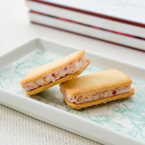 ジャージーミルク＆ラズベリー エアインチョコサンドクッキー 5個入