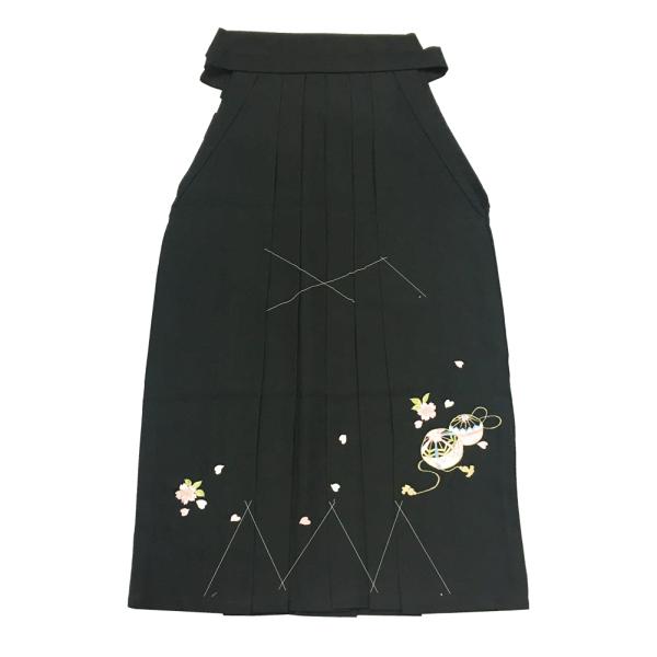 袴 中古 No.5052 黒 鞠 桜柄 刺繍入り LLサイズ 紐下丈 約95cm 成人式 卒業式 パーティー 謝恩会 USED リサイクル リユース 【宅配便】