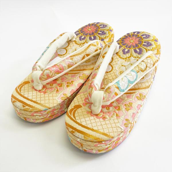 草履 子供 女の子 No.127 砥粉色 ベージュ 宝相華 19.5cm 七五三 和装 お正月 ひな祭り 在庫処分品 【宅配便/LE】