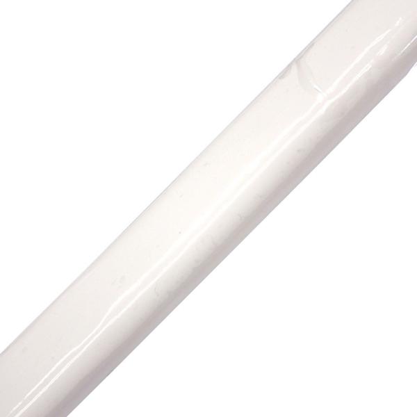 V2はプレイキュー向けで、シワが無く手に吸い付く様な感触です。