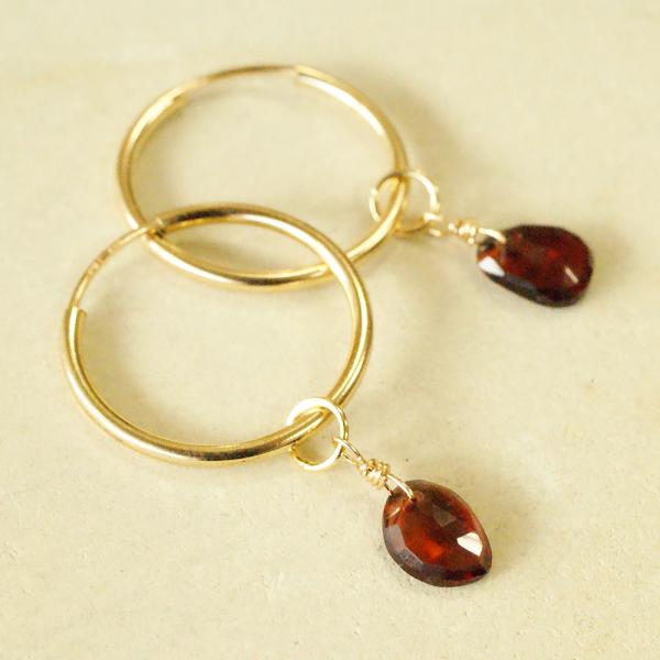 K18 ピアス 天然石 チャーム モザンビークガーネット フリー