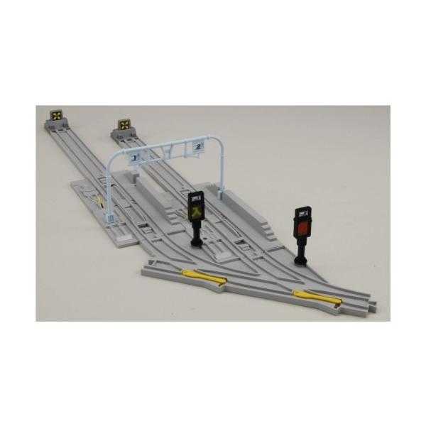 ■発送倉庫:玩具倉庫（※千葉県からの発送）■種別:おもちゃ■発売日:2009/07/23■メーカー:タカラトミー■対象年齢:3歳以上■説明:人気の車両基地が情景部品で登場です。たくさん並べて、大きな車両基地を作って遊べます。 車両を並べて、...
