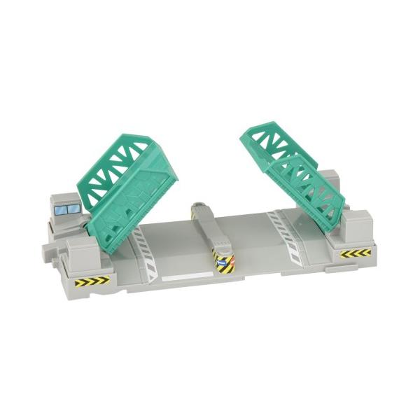 ■発送倉庫:玩具倉庫（※千葉県からの発送）■種別:おもちゃ■発売日:2010/08/26■メーカー:タカラトミー■対象年齢:3歳以上■説明:鉄橋が上がっている状態でのトミカ対面通行可能！  「J-05 はね橋レール」がさらに遊びやすくなりま...