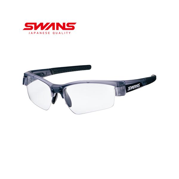 カラー：調光クリアtoスモーク サングラス スポーツ ゴルフ フィッシング ランニング 暑さ対策しなやかに掴むホールド感。絶妙なフィット感と戦闘的なスタイルでアスリートに好評な「LION」シリーズが、さらに進化して登場しました。テンプルエン...