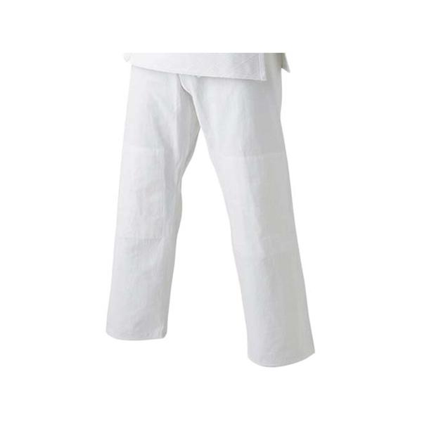 カラー：ホワイト 柔道着 初級者 学校正課 柔術 武術 九桜 クサクラ入門者から中級者まで幅広く愛されています。「大和錦」の3大特徴・ソフトで肌触りが良い。・上衣前合わせが良い。・生地にコシがあり、いつまでも型崩れしない。・中・高クラブ用に...