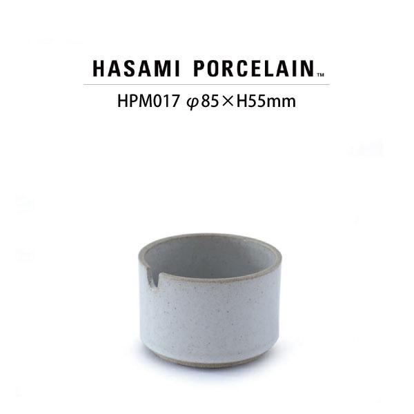 シンプルな直線でデザインされた波佐見焼の食器シリーズ。一定のモジュールに従ってサイズ設計されているので、自由にスタッキングが可能です。また異なるサイズの器が入れ子で収納できたりと機能性の高い食器です。マットな釉薬の施されたブラックと艶のある...