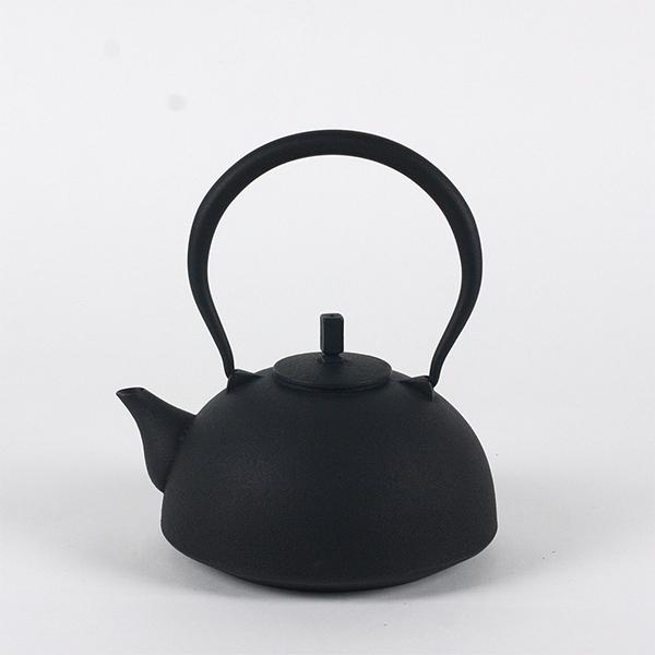南部鉄瓶　空間鋳造 南部鉄器 鉄瓶 / 南部鉄瓶 / 空間鋳造 Egg大 黒 0.7L【ゆう