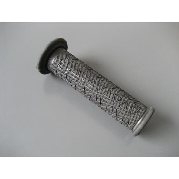 ※補修用 1本ずつ販売しております。カラー：ブラックスタンダード/ミディアム：オールラウンドに使えます。スタンダード/ソフト：ツートラ志向、疲労軽減。スリム/ミディアム：競技志向、耐久性重視。スリム/ソフト：競技志向、グリップ力重視。※材料...