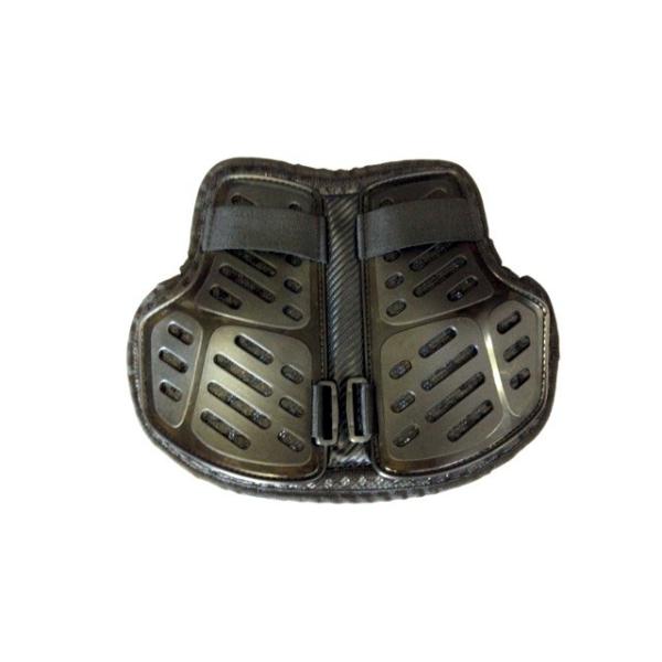 プロテクターは耐貫通性に優れる硬質タイプ。衝撃吸収力のあるスポンジにより装着感も快適です。動きの良さと収納性を重視したセパレートタイプ。POIデザインにて製作。セパレートタイプですが中心部分のも芯が入っております。※レーシングスーツ用のプロ...