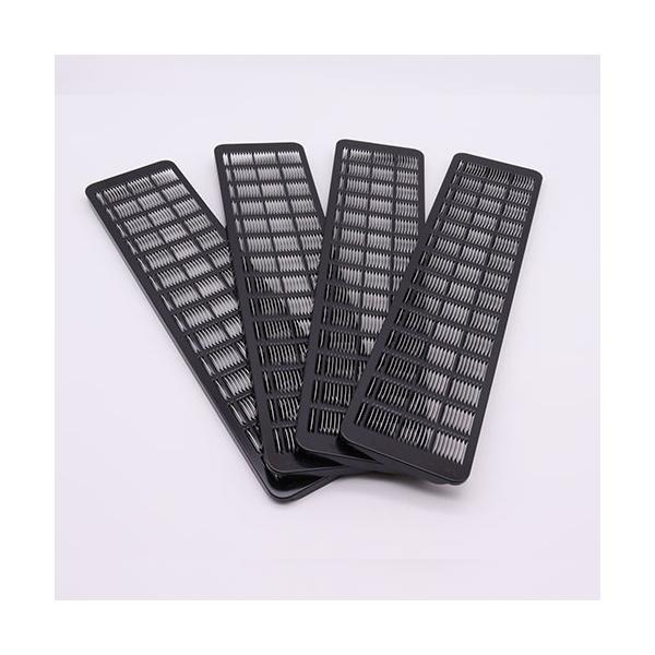 交換用レンジフードフィルター。鋼板に細かい切り起こし加工を施したスロットフィルターです。対応品番をよくご確認ください。品番：SGF-601FV商品サイズ(1枚)：W8×D34cm(80×340mm)入数：4枚備考：表面フッ素コート仕様レンジ...