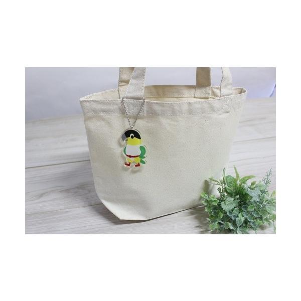 本体サイズ：W65×H35mmえとぴりかのオリジナルキャラクター、ズグロシロハラインコの「カイくん」がアクリルキーホルダーになって新登場！オリジナルマグカップ「えとぴバス」にも乗車しております★ベルトをつけておしゃれしています！