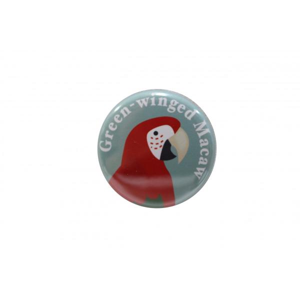 えとぴりかオリジナルデザインの缶バッジ！ついつい集めちゃう！他にはないマニアックなラインナップ！鳥種：ベニコンゴウインコサイズ：25 mm安全ピンタイプ