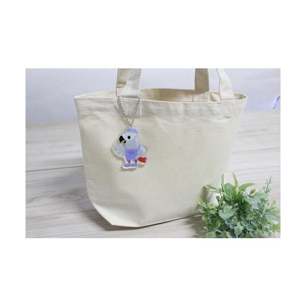 本体サイズ：H64×W47mmえとぴりかのオリジナルキャラクター、ヨウムの「グレイトくん」がアクリルキーホルダーになって新登場！オリジナルマグカップ「えとぴバス」にも乗車しております★ベレー帽とサロペットがよく似合います！