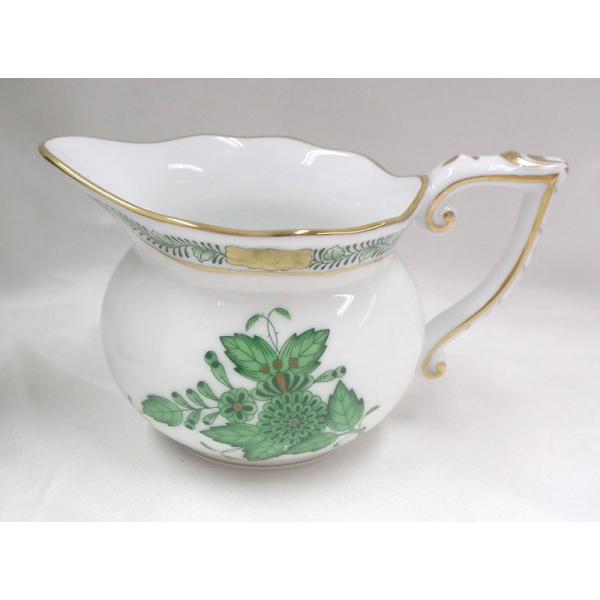 　日本でも高級磁器メーカーとして人気の高い、ハンガリーのヘレンド窯。１８６０年終わり、ハンガリーのアポニー公爵から突然ディナーウェアの注文があったそうです。納期に時間的な余裕がなく「インドの華」をベースにデザインされました。現在このアポニー...