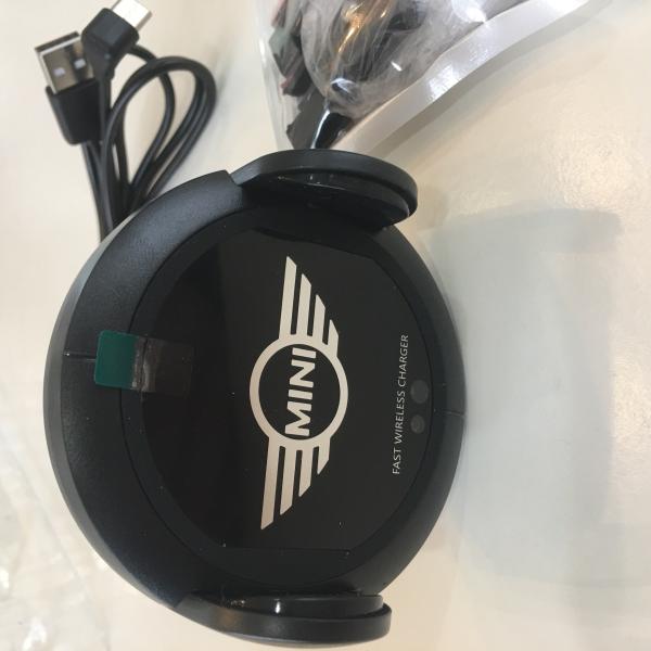 Bmw Mini F54 F55 F56 F57 F60 専用 ワイヤレス充電 スマホを近づけると自動で開くスマホホルダー ミニ専用スマートホンホルダー Buyee Buyee 日本の通販商品 オークションの代理入札 代理購入