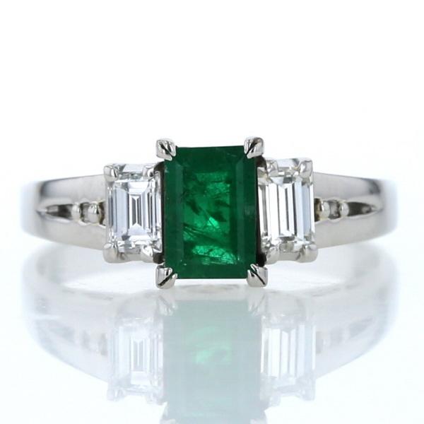 Pt900 プラチナ リング エメラルド0.65ct ダイヤモンド0.41ct スクエア  