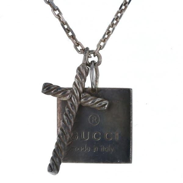Gucci グッチ シルバー ロゴプレート クロス ネックレス レディース メンズ El 中古 Everydaygoldrush 通販 Yahoo ショッピング