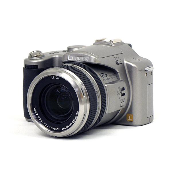 【中古】Panasonic LUMIX DMC-FZ30-S シルバー/800万画素 本体のみ [管理:1050025901]