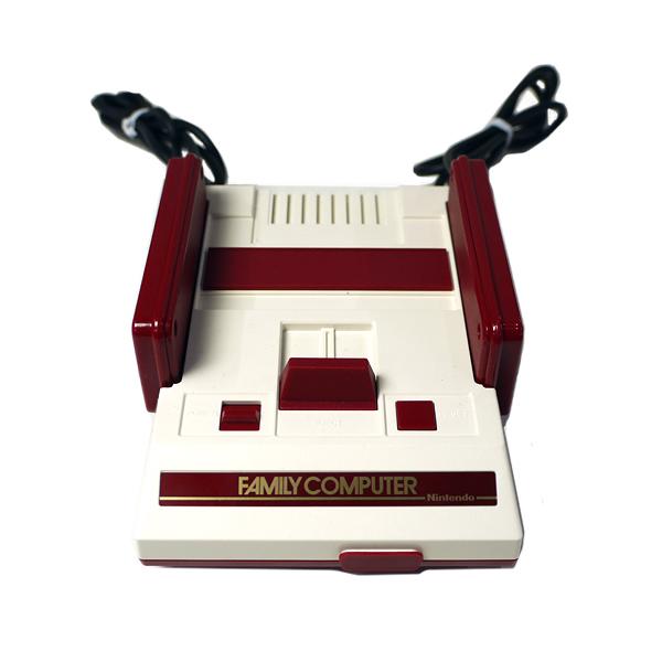 NINTENDO 任天堂 ニンテンドー/クラシックミニ ファミリーコンピュータ/CLV-S-HVCC/HJE102292624/Bランク/09【中古】 ニンテンドークラシックミニ 【中古】任天堂 ファミリー