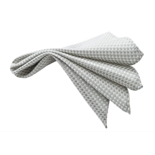 シルクアスコットタイ MS-985フォーマルベストセット VS-985とお揃いのポケットチーフになります。大きさ:23cm×23cm素材:シルク100%生地、縫製ともに日本製