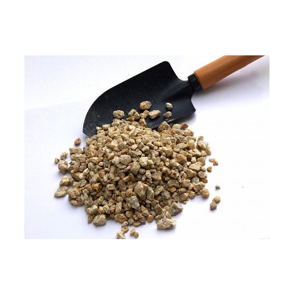 爆買 錆砂利 小 約15kg×1袋【送料無料】御影石が風化砂礫化した、自然な味わいの敷砂利です。御影石が風化砂礫化した、自然な味わいの敷砂利です。やや錆色の強い、茶系の色調です。日本庭園、枯山水、石庭、茶庭、洋庭、公園に。敷石の間に敷き詰め...