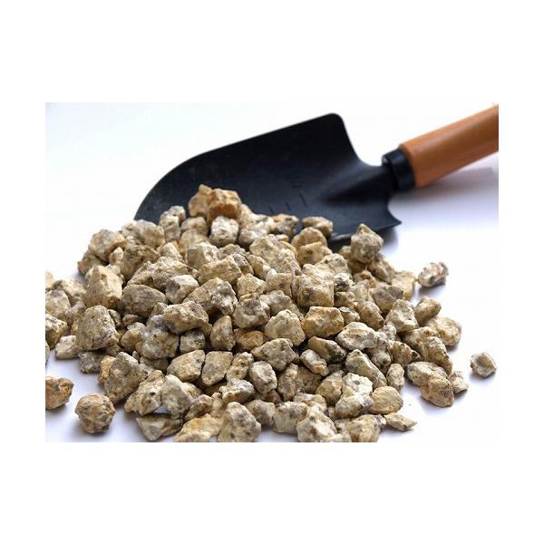 爆買 白川砂 大 約15kg×7袋【送料無料】御影石が風化砂礫化した、自然な味わいの敷砂利です。御影石が風化砂礫化した、自然な味わいの敷砂利です。日本庭園、枯山水、石庭、茶庭、洋庭、公園に。敷石の間に敷き詰めたり、鉢植えや盆栽の土隠しにも。...