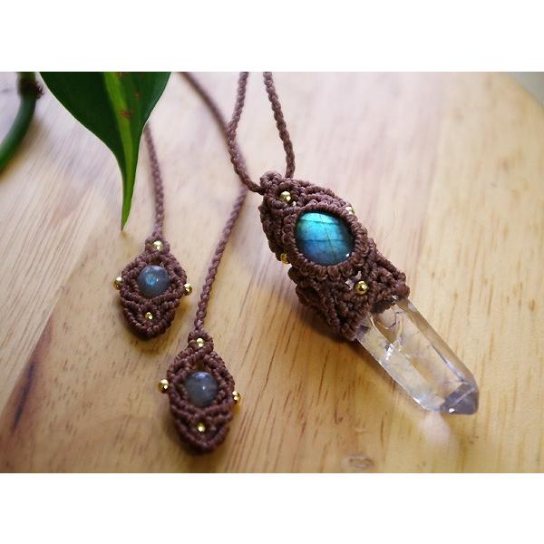 水晶ポイントとブラスチャームたちの天然石マクラメ編みネックレス Crystal point and Beads Macrame Necklace Tutorial 水晶