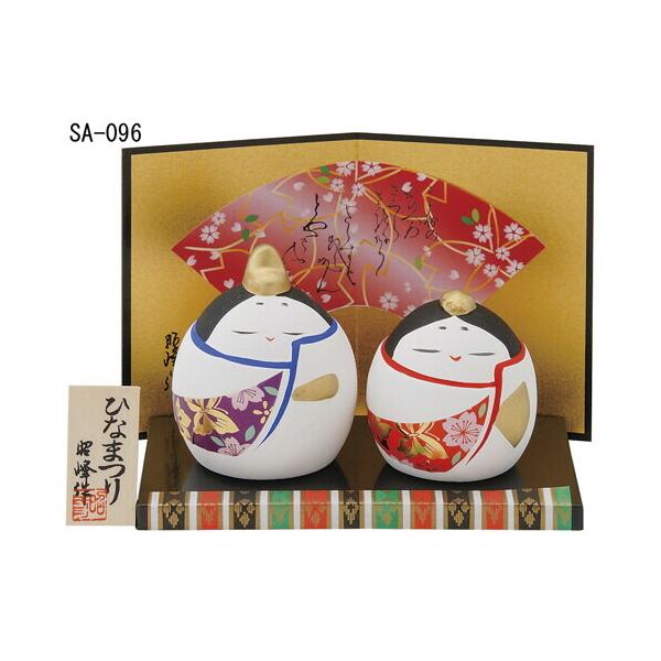 卵の形の陶器の置物です