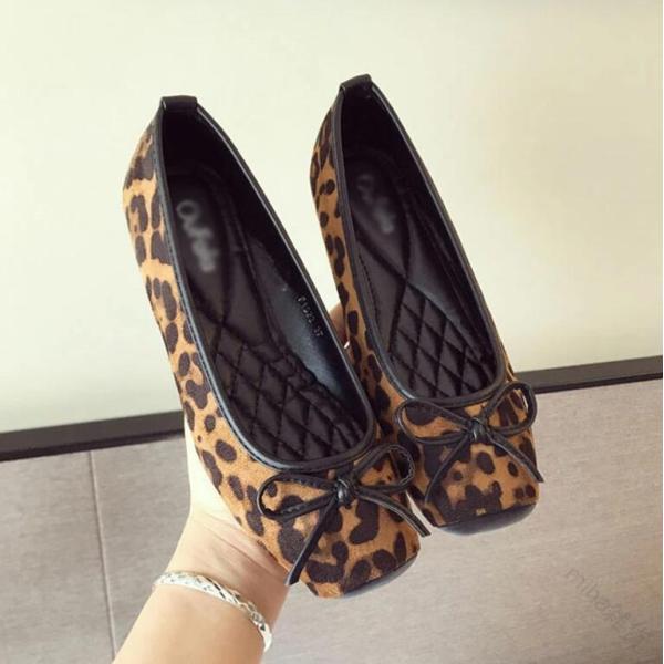 美品♬箱付き♬　レペット　レオパード柄パンプス　フラットシューズ　35　ヒョウ柄 パンプス ヒョウ柄 ぺたんこ レオパード柄 フラット シューズ スクエア
