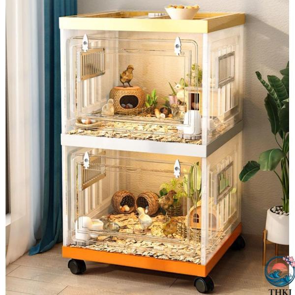 【トレーデザインなのでお掃除しやすい】トレー付きのデザインので、お掃除の時、一回で木屑やゴミを出すことできます。ケージは組立式なので、引っ越しや収納・運送にも便利です。1階と2階を行ったり来たりできるステージ付き！ハムちゃんがきっと喜んで、...