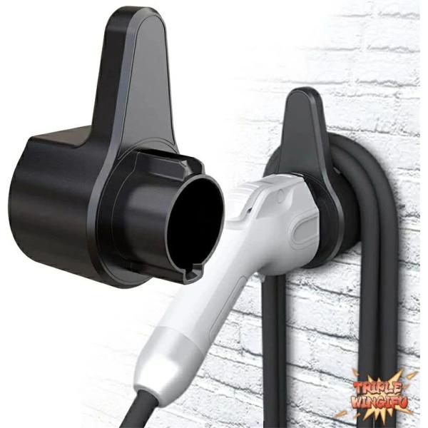 【高品質素材】電気自動車充電器ホルダーは高品質で金属製です，表面の処理もわざと荒らしたようなマット処理になっていて。耐久性に優れ、屋内外問わず使用できます。 【充電器の保管】EV充電器の壁取り付けブラケットを使用すると、ケーブルのねじれやも...